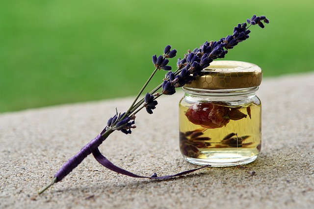 aromaterapia-olio-lavanda-pancialeggera