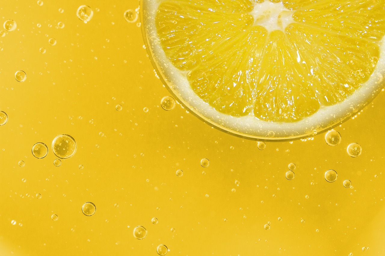 acqua-e-limone-a-digiuno-fa-bene-o-male-pancialeggera
