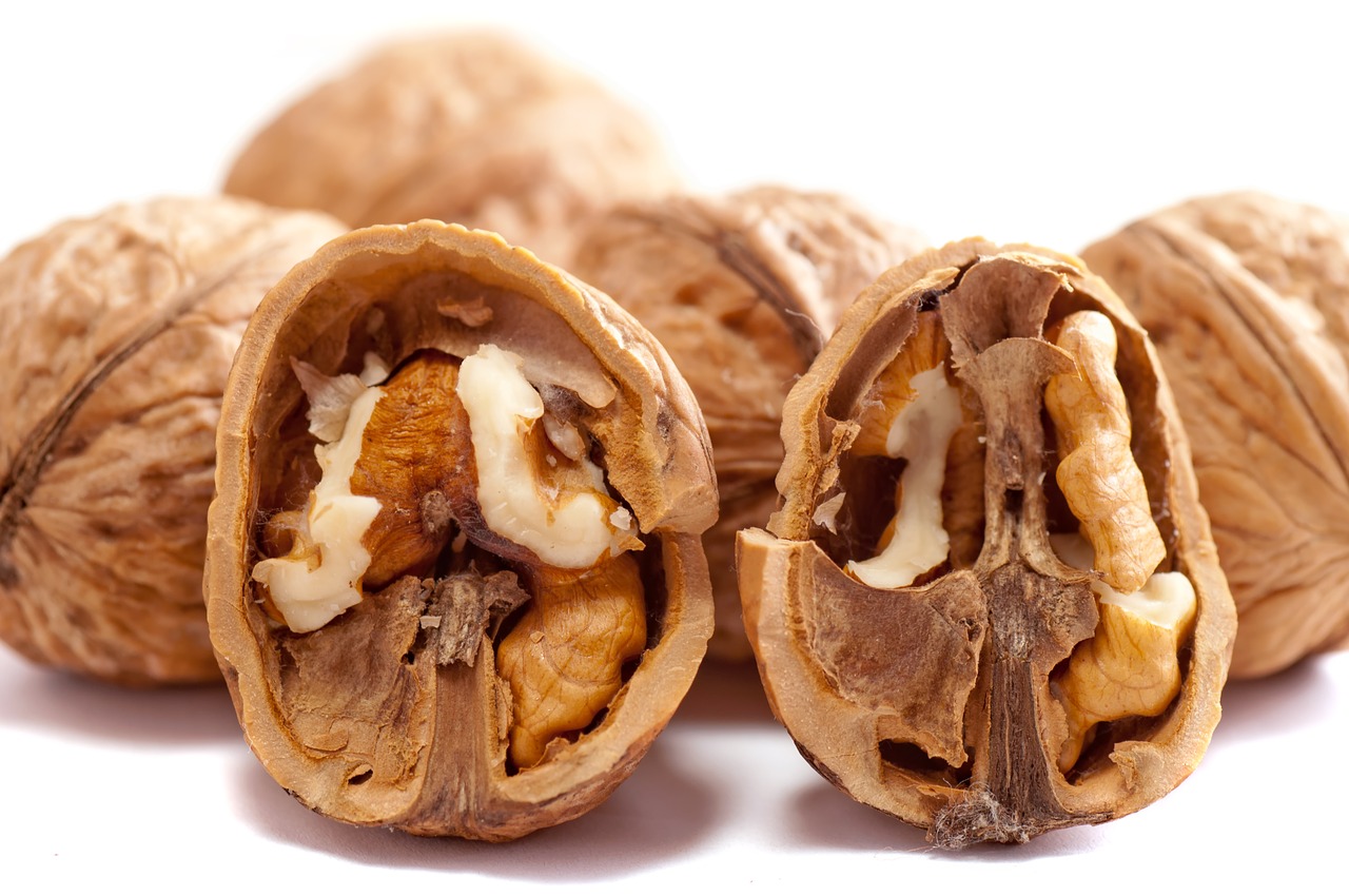 10 Motivi per mangiare noci. Proprietà benefiche, quante mangiare al giorno e controindicazioni.