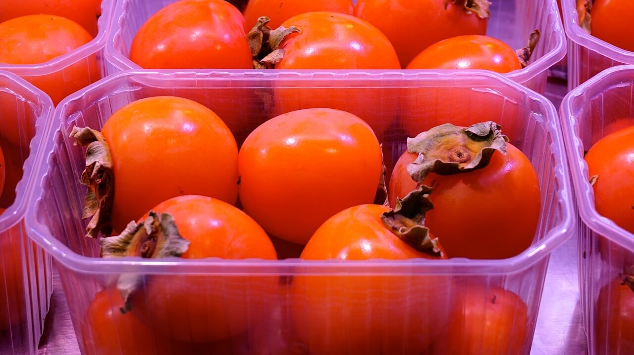 I cachi – tante proprietà benefiche ma anche rischi per la salute. Controindicazioni, avvertenze e quanti cachi al giorno mangiare.