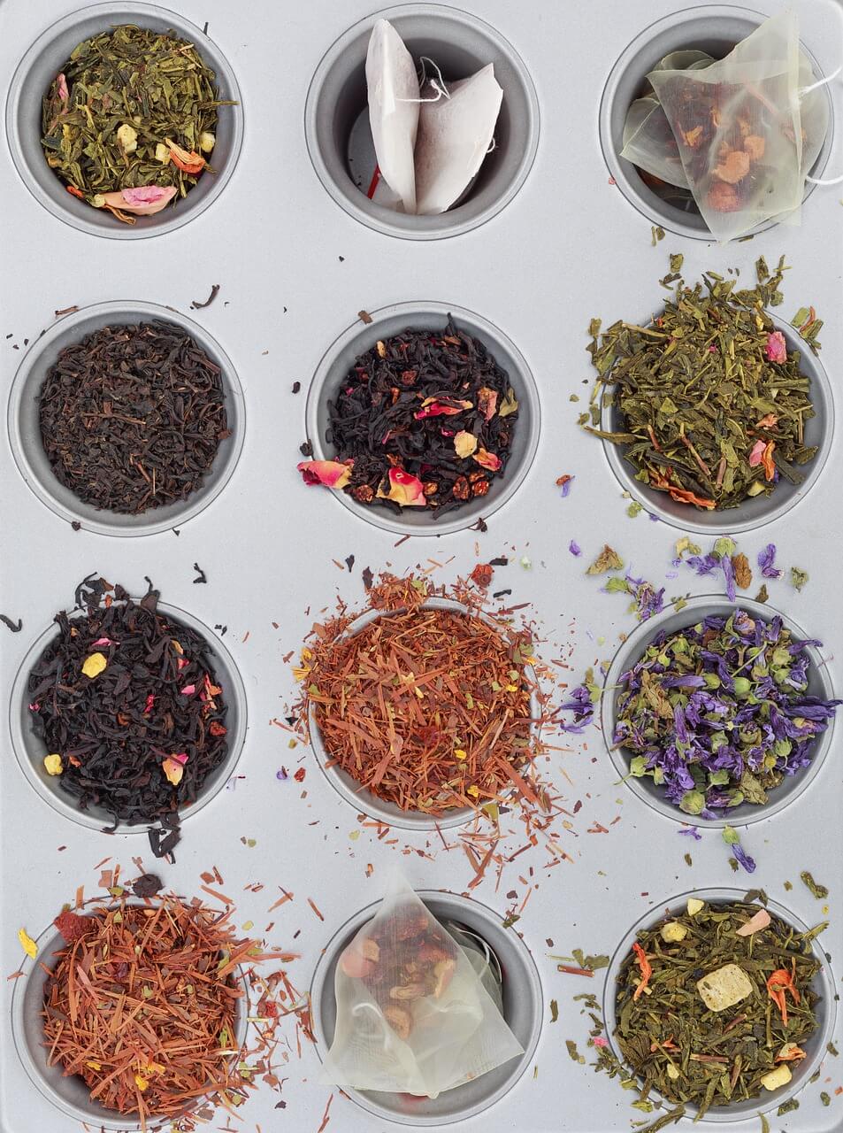 I diversi tipi di tè: differenze e proprietà benefiche.